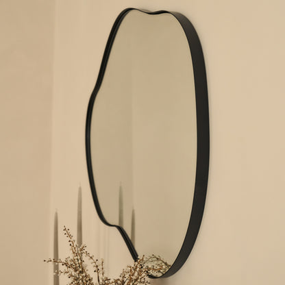 Miroir Mural Ava - Design Organique Irrégulier avec Cadre Noir Mat - 100 x 70 cm